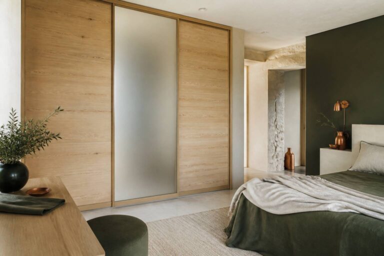 Penderie ou dressing fermé : quelle solution pour ma chambre
